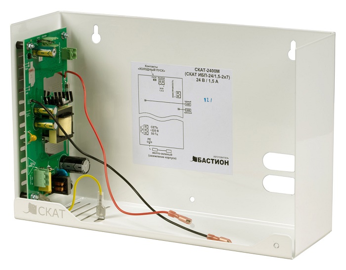 24 В, 1,5 А. Корпус под 2 АКБ 7 Ач или 1 АКБ 17 Ач., Соответствует ФЗ 123 и ГОСТ 53325-2012: 3 индикатора и информационный выход "Переход на резерв", защита выхода от перегрузки и КЗ, защита нагрузки от аварии источника, защита АКБ от глубокого разряда, КЗ и переполюсовки, "холодный пуск".