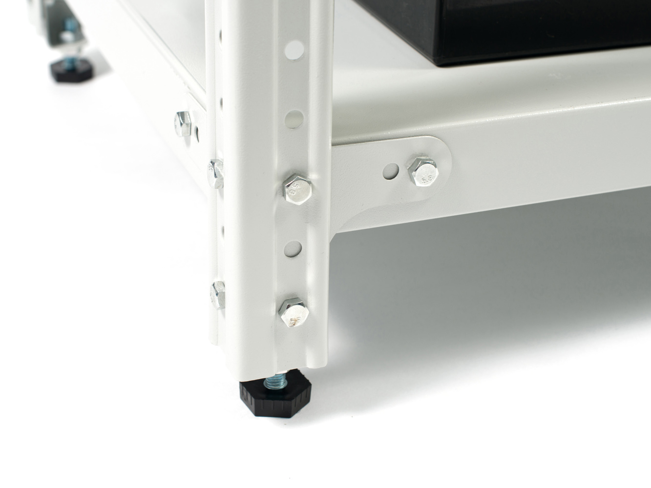 Металлический стеллаж для размещения АКБ и электрооборудования. Цвет светло-серый. Количество полок - 2 шт.. Высота – 500 мм. Ширина - 700 мм. Глубина - 400 мм. Допустимая распределенная нагрузка на каждую полку до 100 кг.