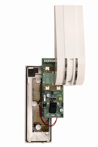 Комбинированный ИК+СВЧ, 15 м, 90°, U-пит.9...16В, I-потр.120мА (мах), U-пит.обогрев.12...14В, I-пит.обогрев.700мА, уличный IP65, t-раб.-30...+60°С (-55...+60°С), 55х49х153 мм, вес 270 гр.