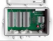 Коробка соединительная универсальная модернизированная, для систем охранной сигнализации, в пылебрызгозащищенном литом алюминиевом корпусе. Транслирует до 60 цепей кроссового кабеля. Возможность подключения до двух охранных извещателей "Импульс" или других сигнализационных устройств. 4 гермоввода. Встроенная грозозащита.&nbsp;&nbsp;-50 ºС до +50ºС. IP65