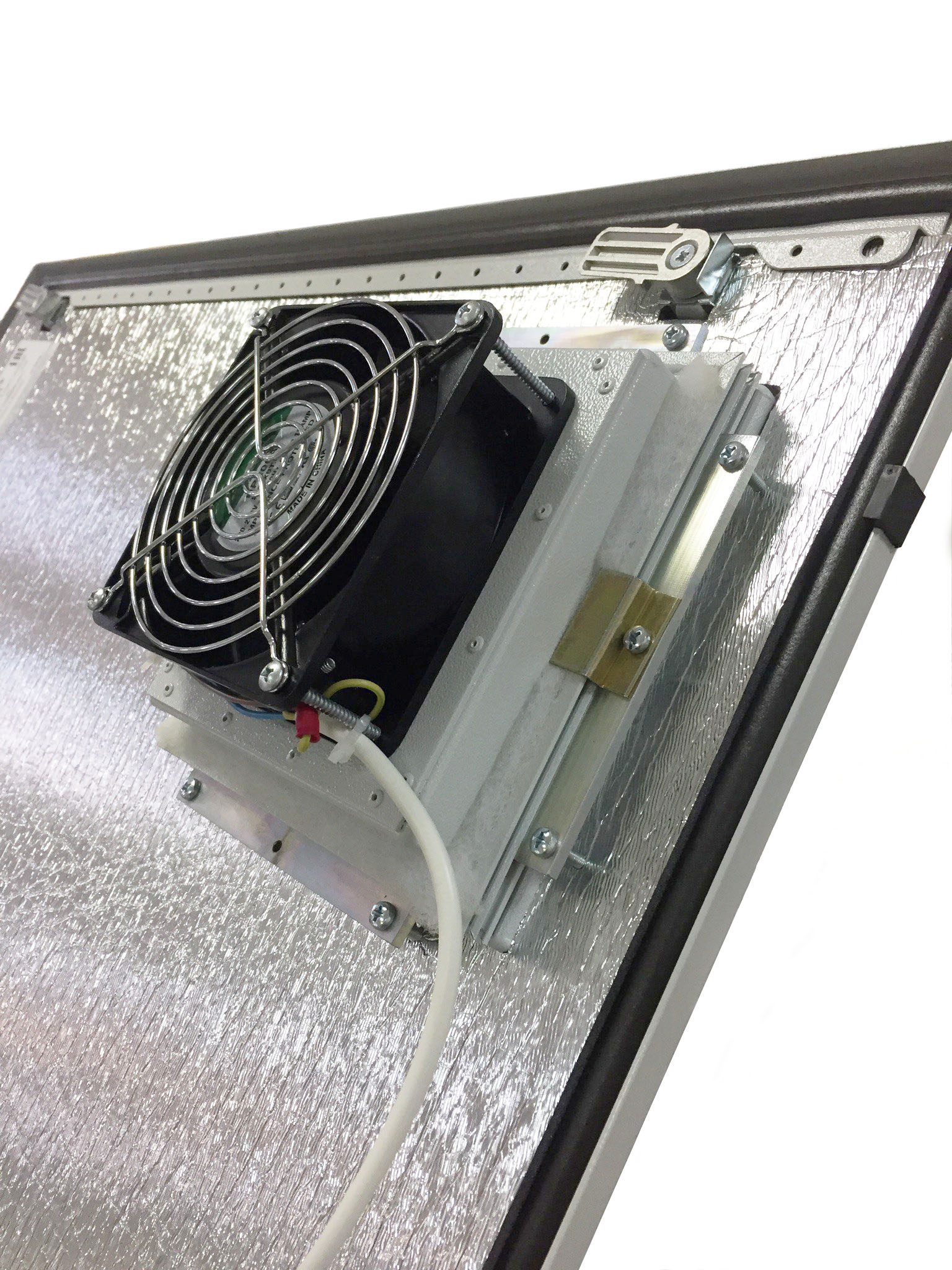 Вентилятор с фильтром, воздушный поток 125м3/ч,&nbsp;&nbsp;Uпит. 220В ± 10%. Потребляемая мощность 30Вт, IP55