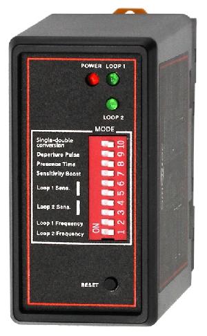 Индукционный детектор на 2 канала, 2 релейных выхода, крепление на DIN-рейку 220 В (AC).