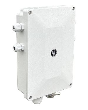 Вибрационный трибоэлектрический извещатель. Блок обработки сигнала. Два фланга до 250метров. Четыре входа для подключения чувствительных элементов. Независимая настройка каждого канала через интерфейсы USB и RS-485. Крепление на заграждение или опору.  -60°...+65 °С. Четыре исполнительных реле.