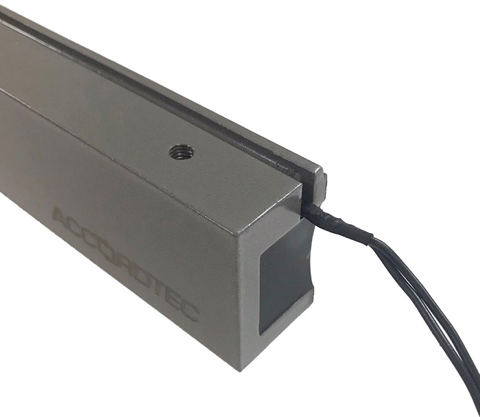 Электромагнитный влагозащищенный замок премиум-класса. Усилие удержания 200 кг. Цвет cерый. Поставляется с уголком. 11.5-14.5 В. 155х38х24 мм. Масса 1230 г, -50°С…+50°С.