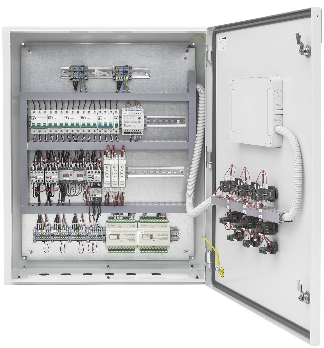 Шкаф Аппаратуры Коммутации управляется прибором управления из состава комплекта СПРУТ-2 и предназначен для:• коммутации силовых цепей пожарных, спринклерных, дренчерных насосов, насосов дозаторов, жокей насосов, электрозадвижек, компрессоров, вентиляторов, насосов циркуляции и подпитки отопления, дренажных насосов, реле сигнализации и управления• электропитания одно-, трехфазных нагрузок и нагрузок по постоянному току• коммутации силовых цепей автоматического включения резерва электропитания (АВР)