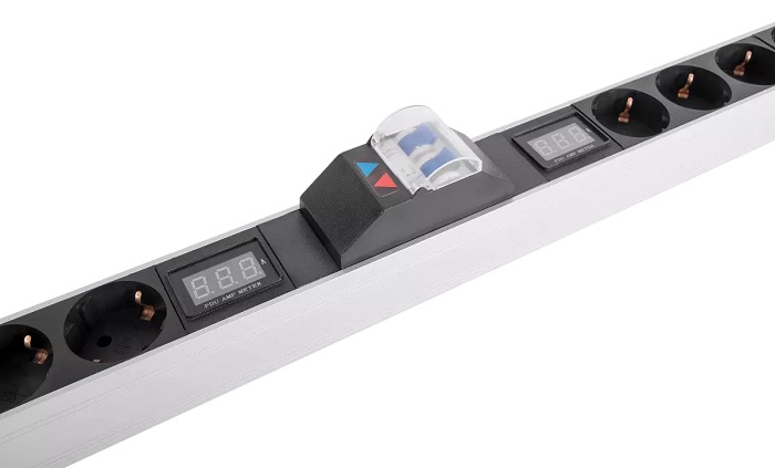 Вертикальный блок розеток Rem-32 на 2 контура по 10 Sсhuko, 6 IEC 60320 C19 с авт. и амп., 2 × 16 А, алюм., 42-48U, колодка