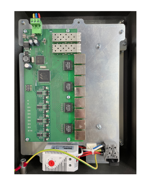 Взрывозащищенный уличный коммутатор, 1Гбит/с, Два SFP-слота, Встроенный оптический кросс, 8 портов 10/100 Base-Tx PoE+. Бюджет мощности PoE - 480Вт. 60Вт на всех портах.