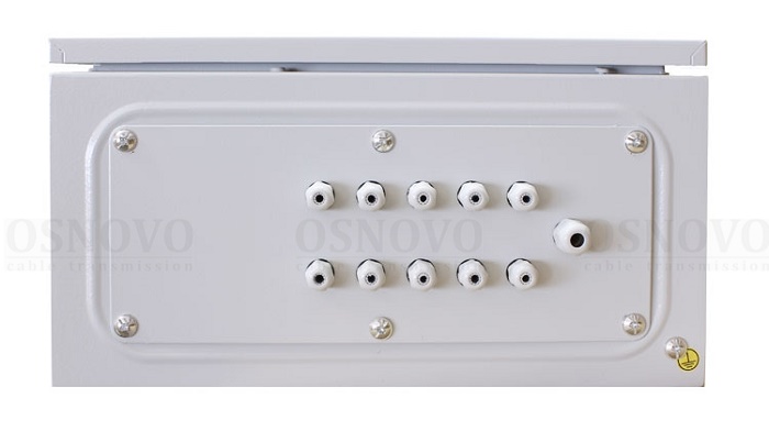 Уличный коммутатор на базе уличной станции OSNOVO OS-441. Порты: 6 x FE (10/100Base-T) с PoE (до 30W) + 2 x FE (10/100Base-T) с PoE (до 60W) + 1 x GE (10/100/1000Base-T) + 2 x GE SFP (1000Base-X). Суммарный бюджет PoE до 240W.