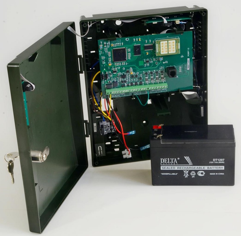 Прибор охраны режимных помещений, от -10 до +50ºС, 220 В. Сочетает функции радиоволнового объемного извещателя (120 м2, до 15 м), ППК и источника резервного питания (до 8 ч.). Охрана оружейных комнат, складов боеприпасов, архивов, касс. Вход для подключения внешних извещателей, светозвуковое оповещение, релейный выход. 