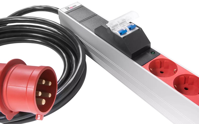 Вертикальный блок розеток Rem-3x32, 3 фазы 32A, 6 авт, инд, 24 S, 1820 мм, IEC 309, шнур 3 м