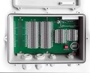 Коробка соединительная универсальная модернизированная, для систем охранной сигнализации, в пылебрызгозащищенном литом алюминиевом корпусе. Транслирует до 40 цепей кроссового кабеля. Возможность подключения до четырех охранных извещателей "Призма" и "Импульс" или других сигнализационных устройств. 4 гемоввода (под заказ 50). Встроенная грозозащита.&nbsp;&nbsp;-50 ºС до +50ºС. IP65