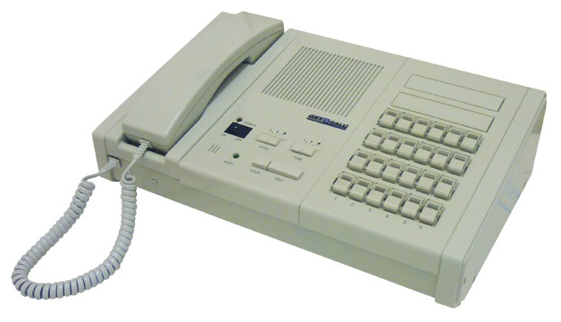 Пульт связи на 24 абонентов для работы в системе вызова персонала «GetCall PG-36M» совместно с переговорными устройствами GC-2001P1 или GC-2001W3, для приема вызовов от кнопок вызова GC-0422W1 и GC-0423W1 через сигнальную лампу GC-0611W2, прием вызовов от радиокнопок MP-413W6, MP-413W7&nbsp;&nbsp;и MP-413W8 через соответствующие выходы 4-х канальных приемников MP-821W2..