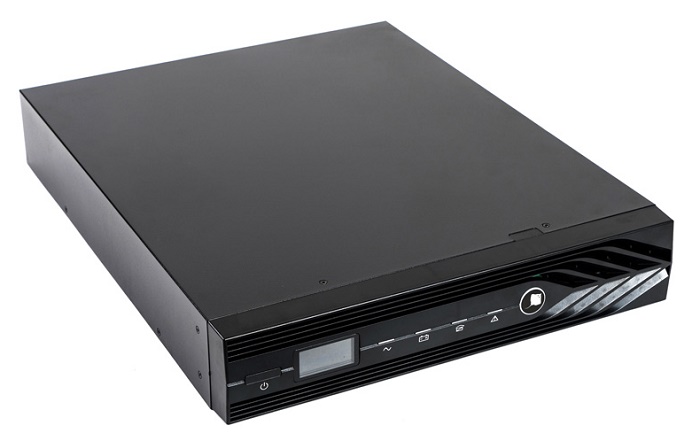 Источник бесперебойного питания 220В, 1000ВА (900 Вт) On-Line, синусоидальная форма выходного напряжения, световая и звуковая индикация режимов работы, ЖК дисплей. Встроенный АКБ 9Ач, 2 шт, время резерва 3 мин. Дистанционный мониторинг по RS 232, USB, порт для&nbsp;&nbsp;платы релейного интерфейса. Возможность подключения SNMP-модуля DL 801. Функция удаленного аварийного отключения выходного напряжения (EPO). Корпус под 19" шкаф, высота 2U или настольная установка.