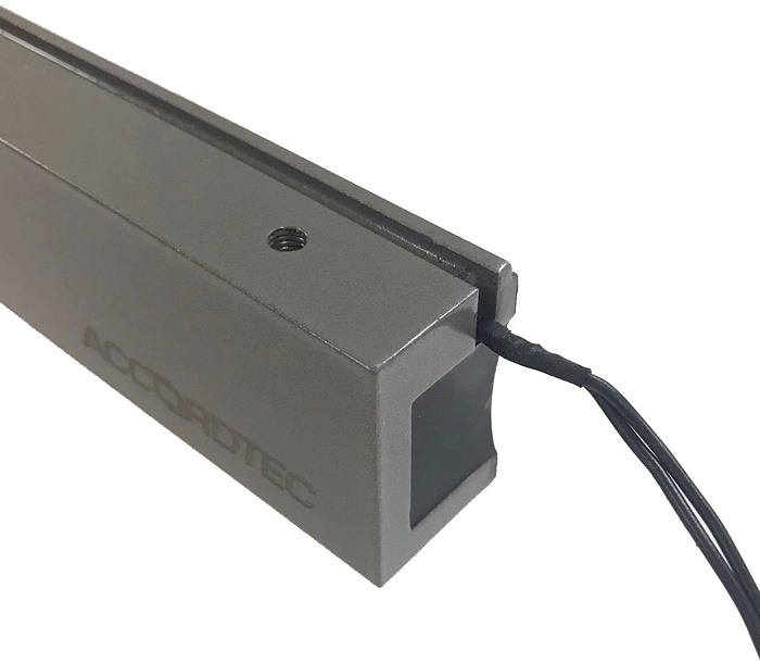 Электромагнитный влагозащищенный замок премиум-класса. Усилие удержания 200 кг. Цвет cерый. Поставляется с планкой. 11.5-14.5 В. 155х38х24 мм. Масса 1230 г., -50°С … +50°С.