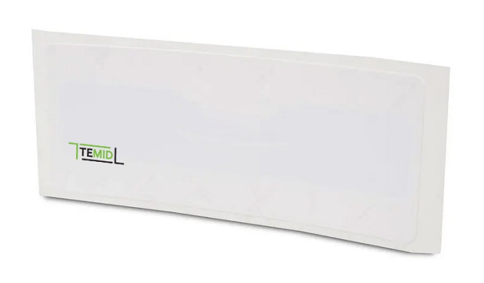 UHF метка на лобовое стекло автомобиля. Размер: 100х26мм. Расстояние считывания до 6 м для серий UHF 10.