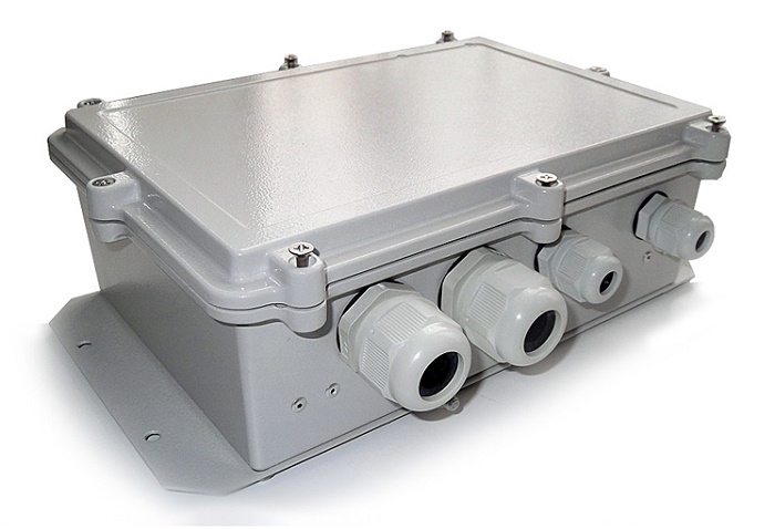 Коробка соединительная универсальная модернизированная, для систем охранной сигнализации, в пылебрызгозащищенном литом алюминиевом корпусе. Транслирует до 40 цепей кроссового кабеля. Возможность подключения до четырех охранных извещателей "Призма" и "Импульс" или других сигнализационных устройств. 4 гемоввода (под заказ 50). Встроенная грозозащита.&nbsp;&nbsp;-50 ºС до +50ºС. IP65