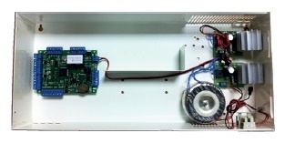Контроллер СКУД Gate-IP-Web. Ethernet 10/100 Мбит/с, розетка RJ-45; 2 входа считывателей Wiegand; 32 тыс. ключей, 47 тыс. событий, 250 расписаний; 8 универсальных входов, 4 релейных выхода, в корпусе с двумя ИБП  (для питания замка и контроллера) и местами под аккумуляторы 7Ач.