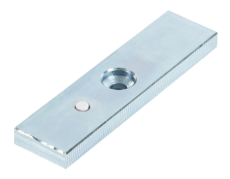 Электромагнитный замок, усилие удержания 180 кг. 12 В, 0,4 А. от -35 до +50. 170х40х21 мм, масса - 1,2 кг. Планка в комплекте.