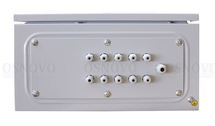 Уличный коммутатор с термостабилизацией и резервным питанием на базе уличной станции OSNOVO OS-44TB1. Порты: 6 x FE (10/100Base-T) с PoE (до 30W) + 2 x FE (10/100Base-T) с PoE (до 60W) + 1 x GE (10/100/1000Base-T) + 2 x GE SFP (1000Base-X)