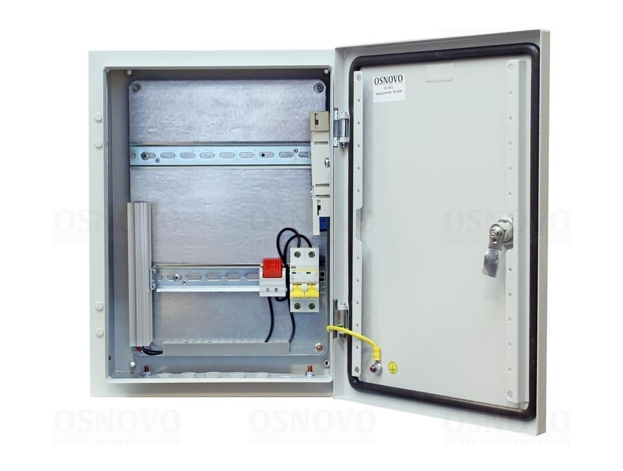 Уличная станция с термостабилизацией и оптическим кроссом. В основе металлический шкаф с классом защиты IP66. Доступное место под установку оборудования на встроенные DIN-рейки: верхняя - 210мм, нижняя - 60мм. 300x400x210мм. -50…+50°С, температура внутри станции -15…+50°С.