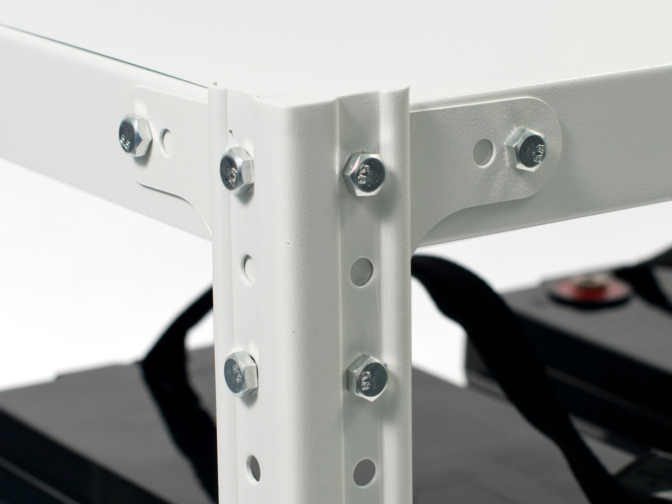 Металлический стеллаж для размещения АКБ и электрооборудования. Цвет светло-серый. Количество полок - 2 шт.. Высота – 500 мм. Ширина - 700 мм. Глубина - 400 мм. Допустимая распределенная нагрузка на каждую полку до 100 кг.