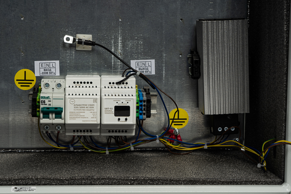 Специализированный уличный термошкаф с обогревом и вентиляцией. Металлический корпус 600х600х250мм, IP55, -65С - +50С. УХЛ 1.