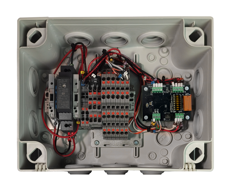 OSDP-модуль в пластиковом корпусе с DC-DC преобразователем. Предназначен для электропитания модуля AAM-SIO и считывателей постоянным током с напряжением 12В