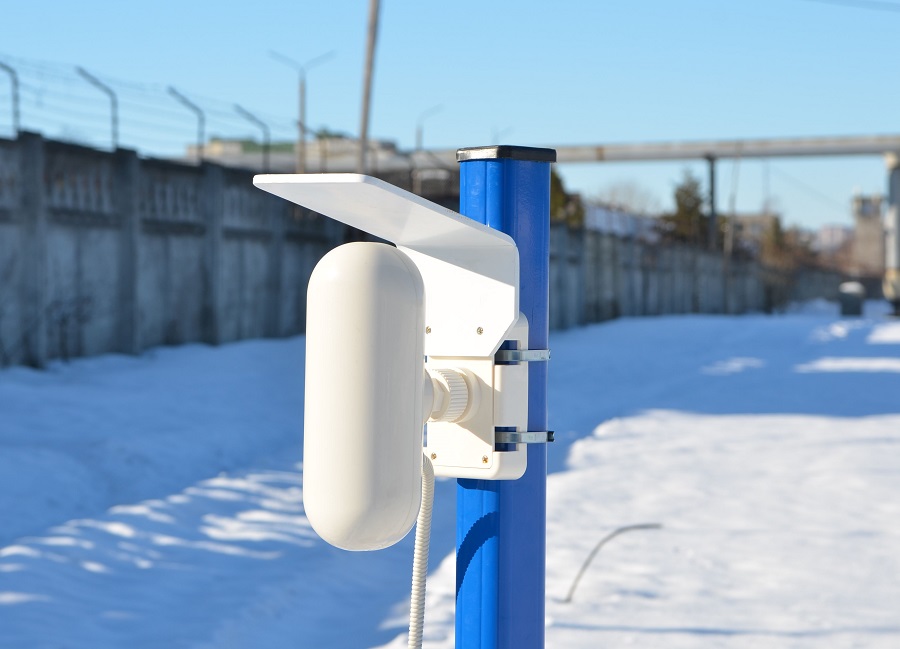 Извещатель охранный однопозиционный радиоволновый, f-раб.24150 ± 100 МГц, длина зоны обнаружения до 50 м, два типа зоны обнаружения - "площадь" и "штора", до 12 зон обнаружения длиной по 4.2 м каждая, RS-485, релейные выходы "ТРЕВОГА" и "ТАМПЕР",&nbsp;&nbsp;U-пит.8…30 В, I-потр.50 мА, IP54, t-раб.-40…+65°С, 240х200х100 мм