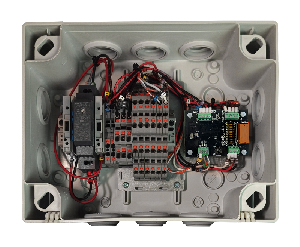 OSDP-модуль в пластиковом корпусе с DC-DC преобразователем. Предназначен для электропитания модуля AAM-SIO и считывателей постоянным током с напряжением 12В