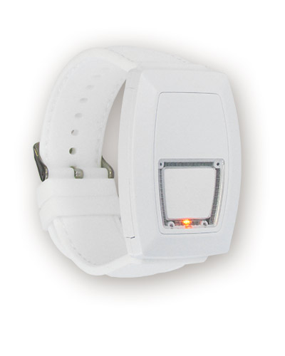 Индивидуальная радиоканальная тревожная кнопка,  бесшумный ход, выполнена в виде браслета, 433.92 МГц, дальность 150 м, контроль разряда батареи, Белый