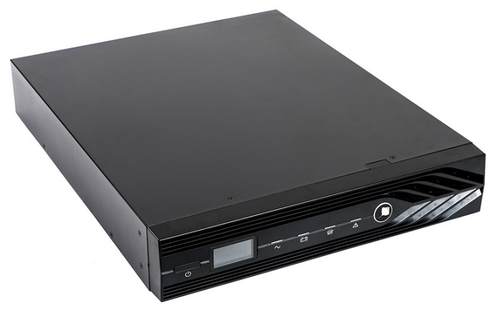 Источник бесперебойного питания 220В, 3000ВА (2700 Вт) On-Line, синусоидальная форма выходного напряжения, световая и звуковая индикация режимов работы, ЖК дисплей. Встроенный АКБ 9Ач, 6 шт, время резерва 3 мин. Дистанционный мониторинг по RS 232, USB, порт для&nbsp;&nbsp;платы релейного интерфейса. Возможность подключения SNMP-модуля DL 801. Функция удаленного аварийного отключения выходного напряжения (EPO). Корпус под 19" шкаф, высота 2U или настольная установка.