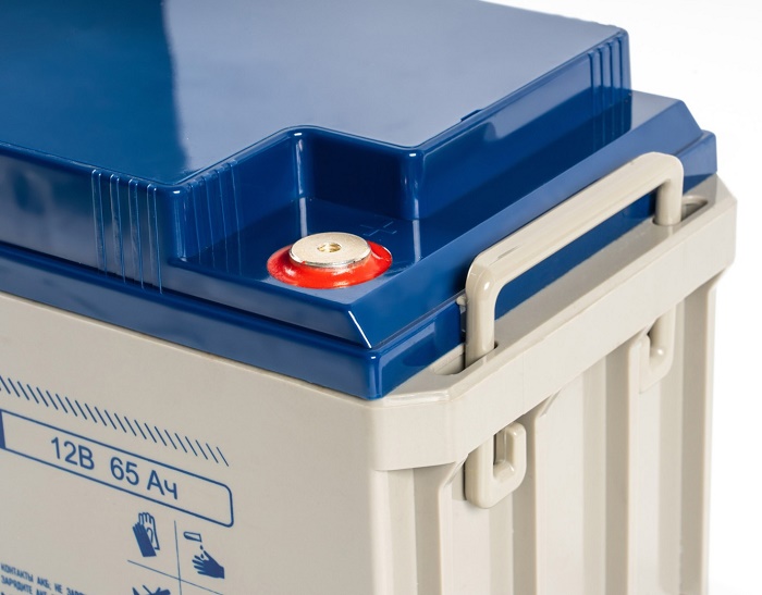 Свинцово-кислотный аккумулятор 65А/ч, 12В, 348х168х178мм. Вес 21 кг. Срок службы 12 лет.