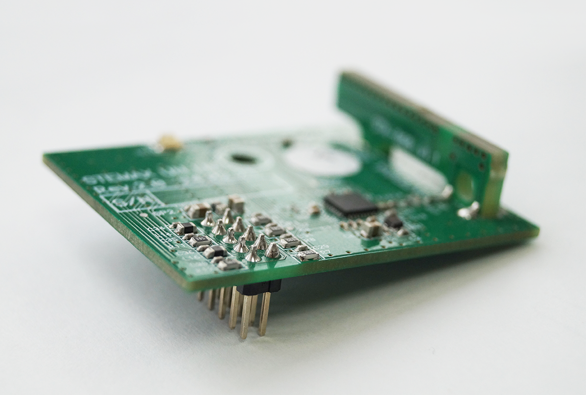 Модуль предназначен для подключения радиоустройств Livi к объектовым контроллерам. Модуль расширяет возможности контроллера и позволяет подключить до 64 радиоустройств Livi. Частотный диапазон 868 МГц.