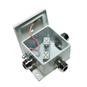 Коробка монтажная огнестойкая стальная IP66, три ввода, фарфоровый клеммник 4 контакта, до - 6 мм кв., 80х80х68 мм