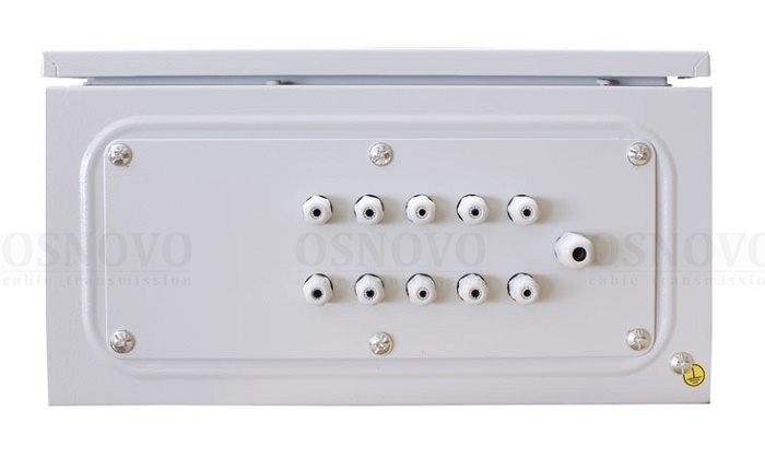 Уличный коммутатор с термостабилизацией на базе уличной станции OSNOVO OS-44T1. Порты: 6 x FE (10/100Base-T) с PoE (до 30W) + 2 x FE (10/100Base-T) с PoE (до 60W) + 1 x GE (10/100/1000Base-T) + 2 x GE SFP (1000Base-X). Суммарный бюджет PoE до 240W.