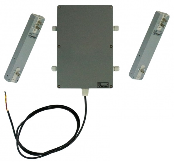 Двухпроводной, "двухфланговый", варианты установки – «козырек» и «приземный» тип. Процессорная обработка сигнала. «козырек» …500м «приземный» тип …400м (без КМЧ), -50° … +80°С, с интеграцией (требуется перепрограммирование)