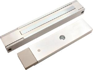 Электромагнитный замок с датчиком состояния двери (герконом), сила удержания 250-300кг, 12В/0,42А, -40...+40 °C, IP54, корпус 231x38х25,5 мм, якорь 193х42х14,5 мм. Цвет: серый