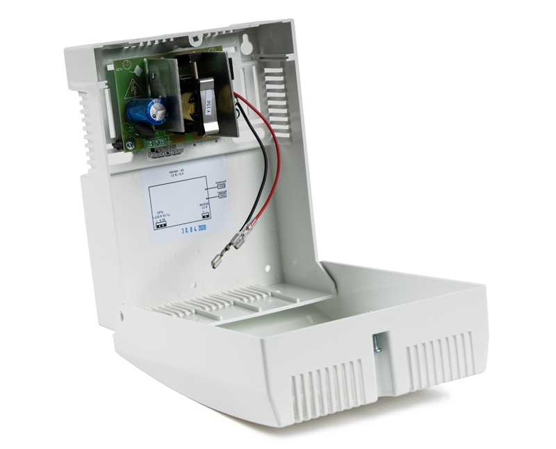 Источник питания 12В 6А пластиковый корпус под АКБ 7 Ач защита АКБ