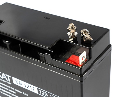 Свинцово-кислотный аккумулятор 17А/ч, 12В, 77х180х168мм. Вес 4,9 кг. Срок службы 6 лет.