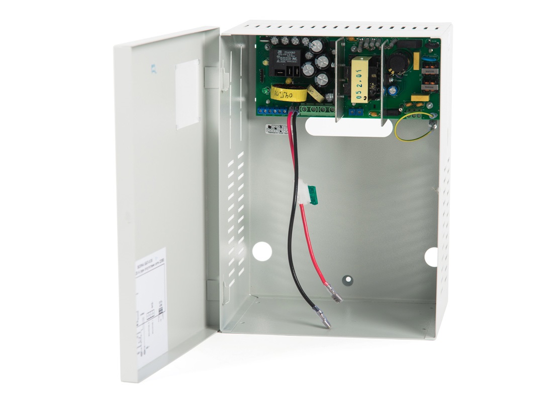 Источник бесперебойного питания для радиостанций 13,8В, ток до 30А, при соотношении передача/прием 1:2, корпус под АКБ – 26Ач, 