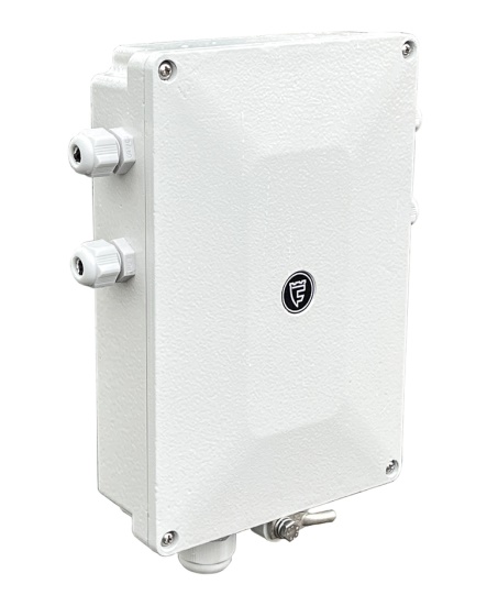 Вибрационный трибоэлектрический извещатель. Блок обработки сигнала. Два фланга до 250метров. Четыре входа для подключения чувствительных элементов. Независимая настройка каждого канала через интерфейсы USB и RS-485. Крепление на заграждение или опору.  -60°...+65 °С. Четыре исполнительных реле.